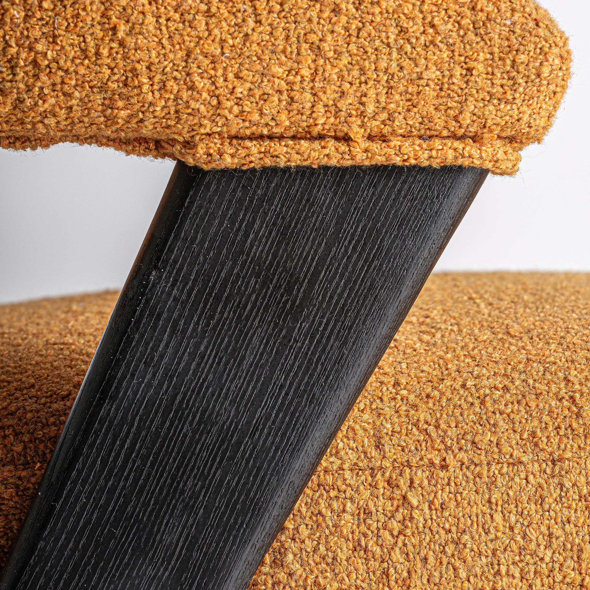 VENEY CHAIR